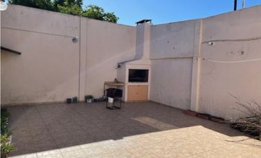 ISLAS MALVINAS 3524 e/Moldes y Canadá