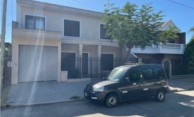 ISLAS MALVINAS 3524 e/Moldes y Canadá