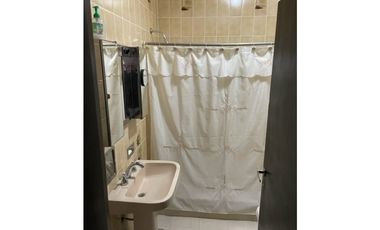 ISLAS MALVINAS 3524 e/Moldes y Canadá