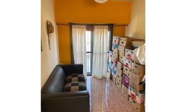 ISLAS MALVINAS 3524 e/Moldes y Canadá