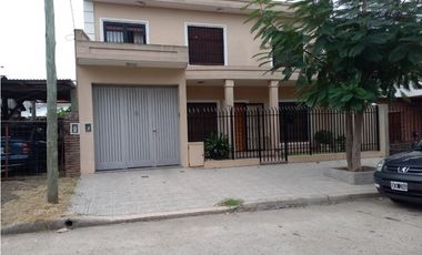 ISLAS MALVINAS 3524 e/Moldes y Canadá