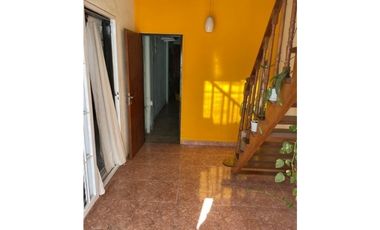 ISLAS MALVINAS 3524 e/Moldes y Canadá