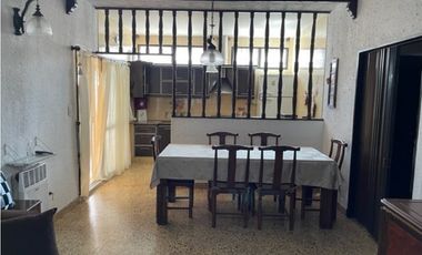 ISLAS MALVINAS 3524 e/Moldes y Canadá