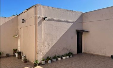 ISLAS MALVINAS 3524 e/Moldes y Canadá