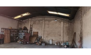 CASA CON LOCAL y GALPON, I. CASANOVA  Sarrachaga 6247