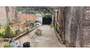 CASA CON LOCAL y GALPON, I. CASANOVA  Sarrachaga 6247