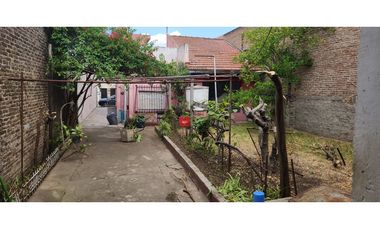 CASA CON LOCAL y GALPON, I. CASANOVA  Sarrachaga 6247