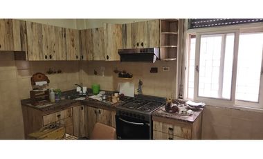 CASA CON LOCAL y GALPON, I. CASANOVA  Sarrachaga 6247