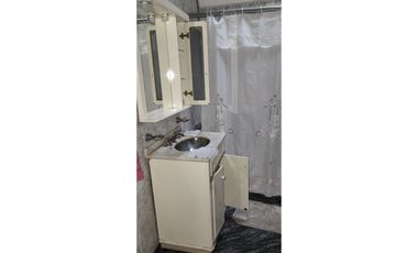 CASA CON LOCAL y GALPON, I. CASANOVA  Sarrachaga 6247