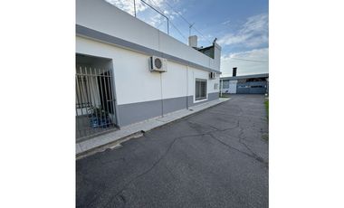 CASA CON GALPON CALLE MADRID