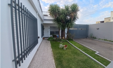CASA CON GALPON CALLE MADRID