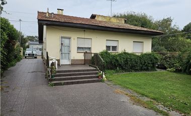 Venta Chalet 4 Ambientes, con Parque, Quincho y Garage
