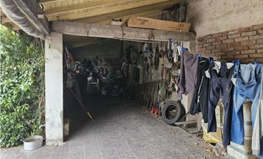 Venta Chalet 4 Ambientes, con Parque, Quincho y Garage