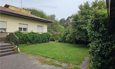 Venta Chalet 4 Ambientes, con Parque, Quincho y Garage