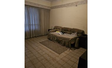 Venta Chalet 4 Ambientes, con Parque, Quincho y Garage