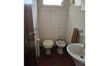 Venta Chalet 4 Ambientes, con Parque, Quincho y Garage