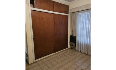 Venta Chalet 4 Ambientes, con Parque, Quincho y Garage