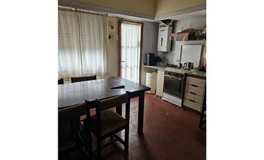 Venta Chalet 4 Ambientes, con Parque, Quincho y Garage