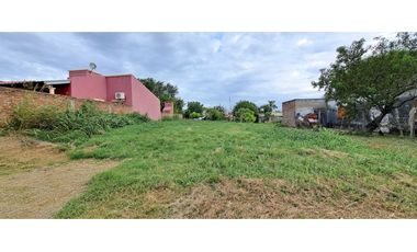 Venta Amplio Lote al ingreso de Colonia Ensayo