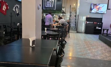 Gran local de 2 pisos con terraza y lic. De alcohol sobre Taxqueña