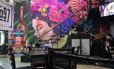 Gran local de 2 pisos con terraza y lic. De alcohol sobre Taxqueña