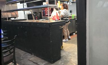 Gran local de 2 pisos con terraza y lic. De alcohol sobre Taxqueña