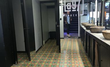 Gran local de 2 pisos con terraza y lic. De alcohol sobre Taxqueña