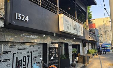 Gran local de 2 pisos con terraza y lic. De alcohol sobre Taxqueña