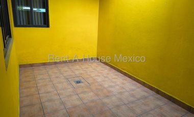 Casa en Renta en 	Villas de Guadalupe Xalostoc, Ecatepec de Morelos JL 25-2937.