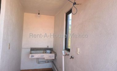 Casa en Renta en 	Villas de Guadalupe Xalostoc, Ecatepec de Morelos JL 25-2937.
