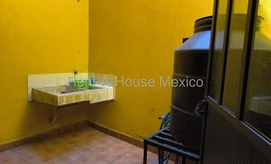 Casa en Renta en 	Villas de Guadalupe Xalostoc, Ecatepec de Morelos JL 25-2937.
