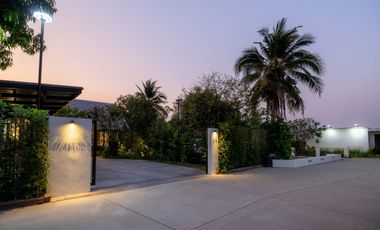 Private Pool Villa In Saraphi