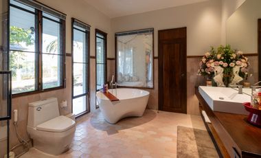 Private Pool Villa In Saraphi