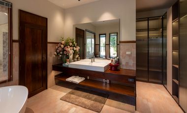 Private Pool Villa In Saraphi