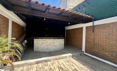 RENTO casa pequeña,con ámplia terraza, enfrente de Mundo E,  Viveros de la Loma,