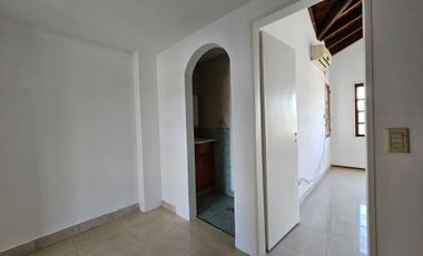 CASA/ DUPLEX 3 AMBIENTES COCHERA/PILETA/ALTILLO