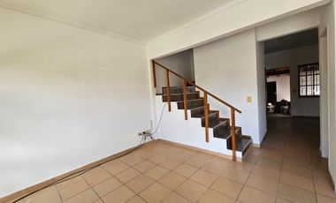 CASA/ DUPLEX 3 AMBIENTES COCHERA/PILETA/ALTILLO
