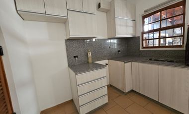 CASA/ DUPLEX 3 AMBIENTES COCHERA/PILETA/ALTILLO