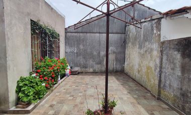 CASA 4 AMBIENTES EN VENTA EN QUILMES OESTE QUINCHO