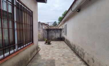CASA 4 AMBIENTES EN VENTA EN QUILMES OESTE QUINCHO