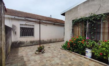 CASA 4 AMBIENTES EN VENTA EN QUILMES OESTE QUINCHO