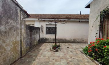 CASA 4 AMBIENTES EN VENTA EN QUILMES OESTE QUINCHO