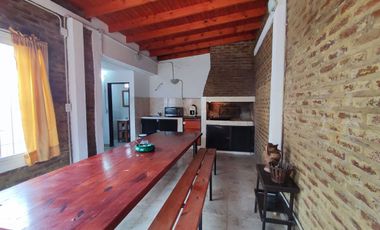 CASA 4 AMBIENTES EN VENTA EN QUILMES OESTE QUINCHO