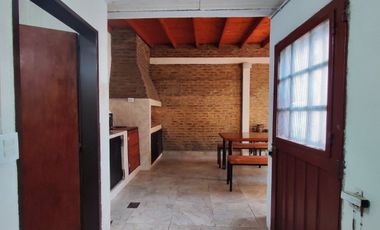 CASA 4 AMBIENTES EN VENTA EN QUILMES OESTE QUINCHO