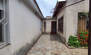 CASA 4 AMBIENTES EN VENTA EN QUILMES OESTE QUINCHO