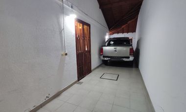 CASA 4 AMBIENTES EN VENTA EN QUILMES OESTE QUINCHO
