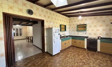VENTA BLOQUE CASA CON 2 DEPTO 3 AMB C/U QUILMES O