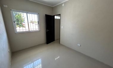 VENTA BLOQUE CASA CON 2 DEPTO 3 AMB C/U QUILMES O