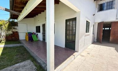 VENTA BLOQUE CASA CON 2 DEPTO 3 AMB C/U QUILMES O