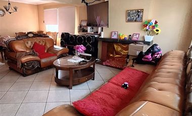 Casa en Venta en Manuela Errazuriz con Departamental